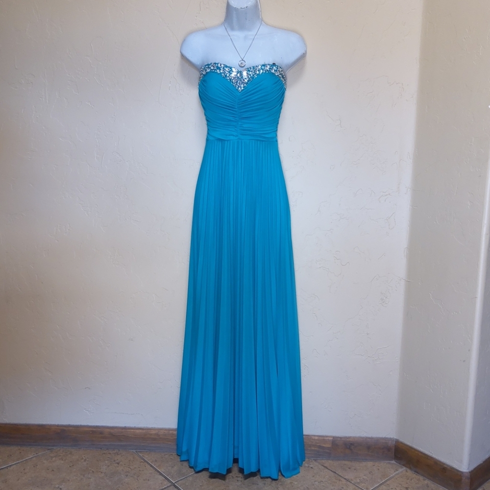 B. DARLIN Dress